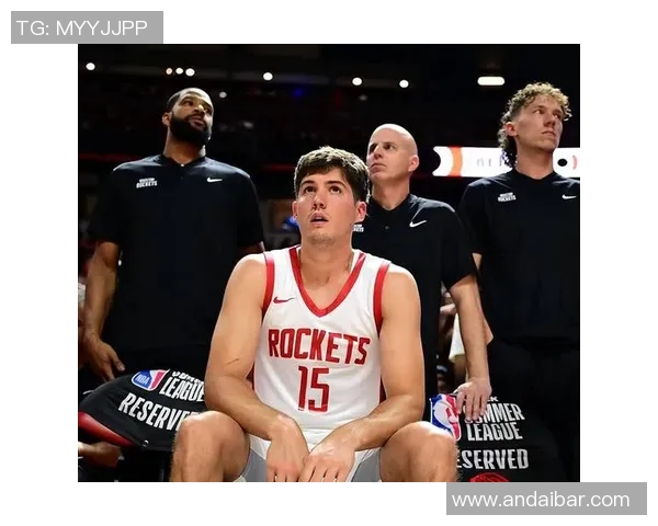 火箭队与快船队比赛精彩瞬间及赛况分析