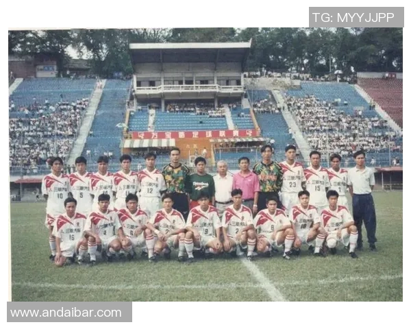 广州足球队技术争议引发热议球迷与专家观点碰撞分析